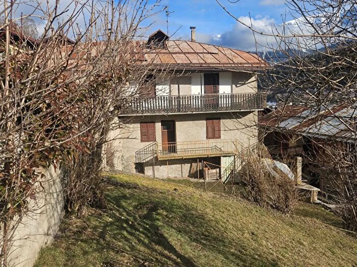 Casa con 8 locali in vendita in Via della Camocina, Commezzadura