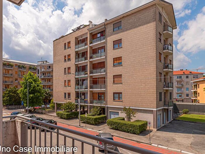Case in Vendita e in Affitto - 2