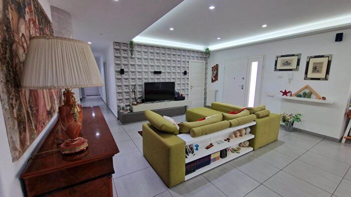 Appartamento con 7 locali in vendita in Via della Regione San Giovanni La Punta, San Giovanni La Punta