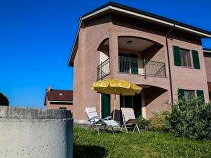 Casa con 6 locali in affitto in Via Monsignor Nicola Cavanna, Valgera, Asti