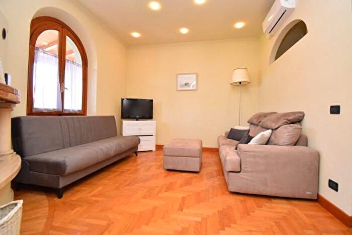 Casa con 6 locali in vendita in Piazza Giuseppe Garibaldi d, Forte Dei Marmi