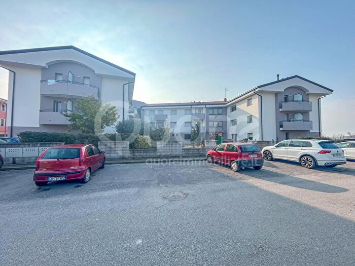 Appartamento con 5 locali in vendita in Via Solimbergo, Rivignano Teor