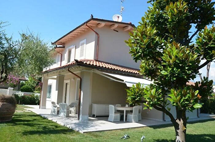 Casa quadrilocale in affitto in Via Ammiraglio Morin a, Forte Dei Marmi