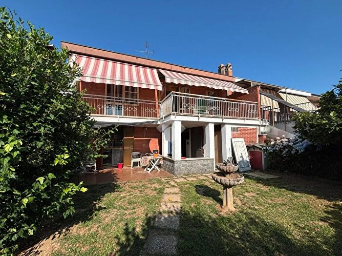 Casa con 6 locali in vendita in Via Torino, None