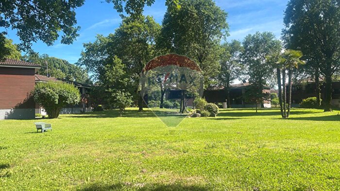 Appartamento bilocale in vendita in Via Carducci, Ispra