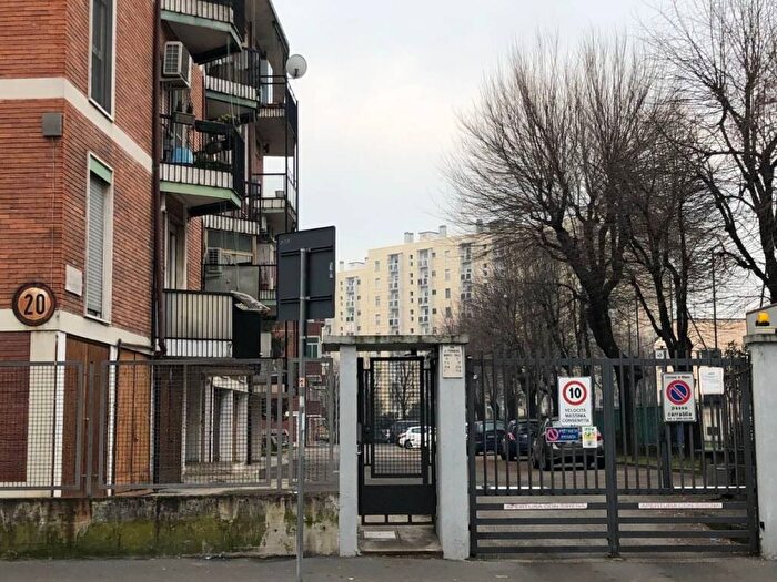 Appartamento trilocale in affitto in Via Achille Feraboli, Gratosoglio, Milano