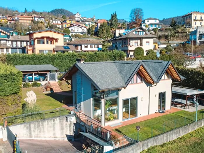 Casa quadrilocale in vendita in Nuova Intra Premeno, Arizzano