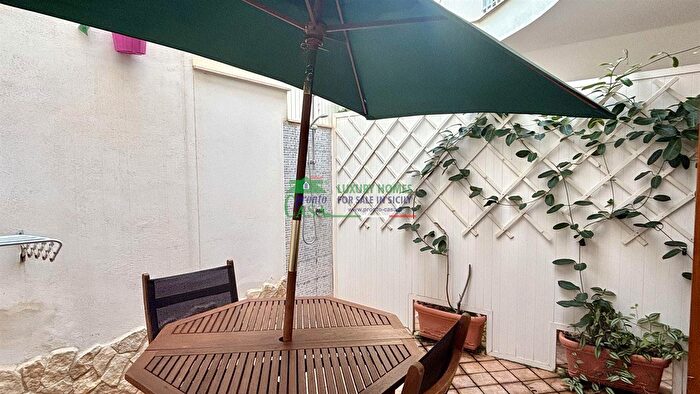 Appartamento trilocale in vendita in Via La Spezia, Ragusa