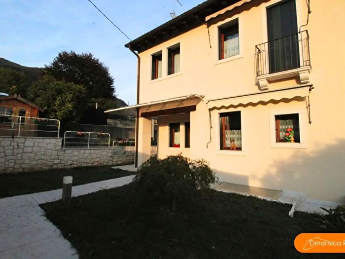 Casa con 6 locali in vendita in Revine Lago