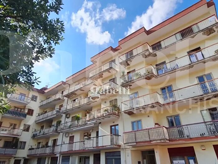 Appartamento con 5 locali in vendita in Via Trinità, Baronissi