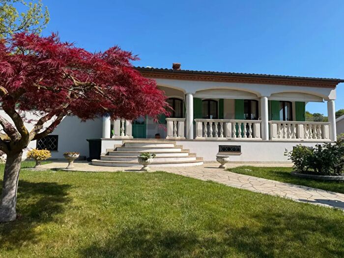 Casa con 12 locali in vendita in Via Monte Cecilia, Baone