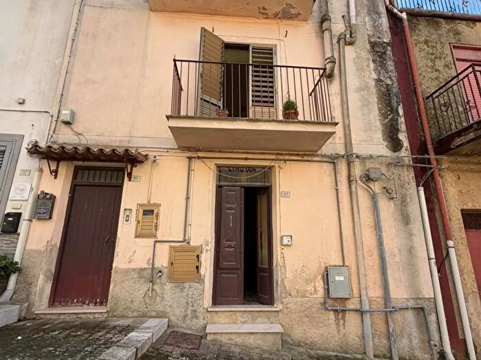 Casa con 6 locali in vendita in Chiusa Sclafani
