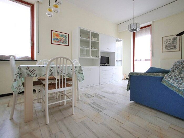 Appartamento trilocale in affitto in Via Roma Borgo Barusso, Alassio