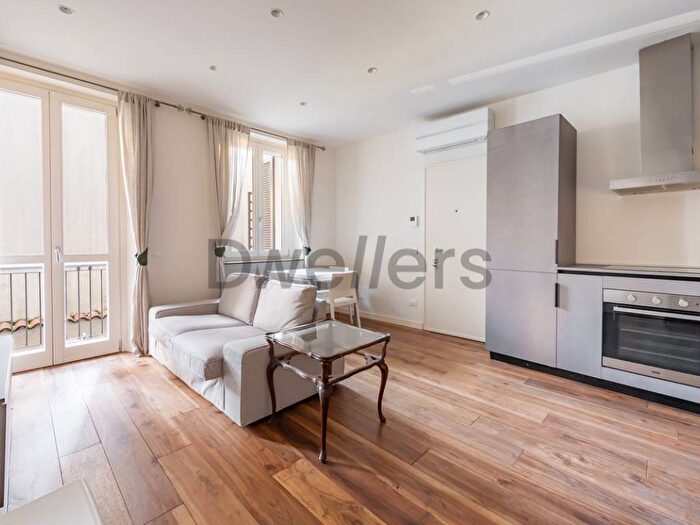 Appartamento trilocale in affitto in Via Lanzone, SantAmbrogio, Milano