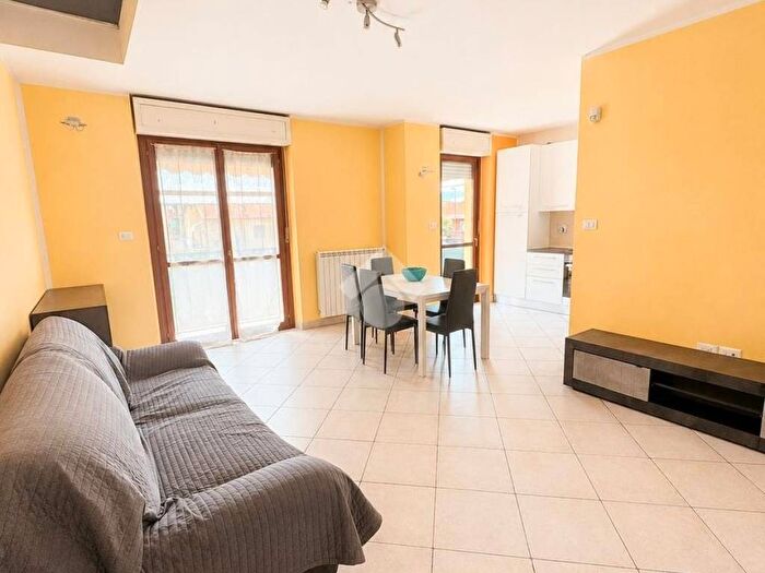 Appartamento trilocale in affitto in Via biscaretti, Semicentro, Chieri