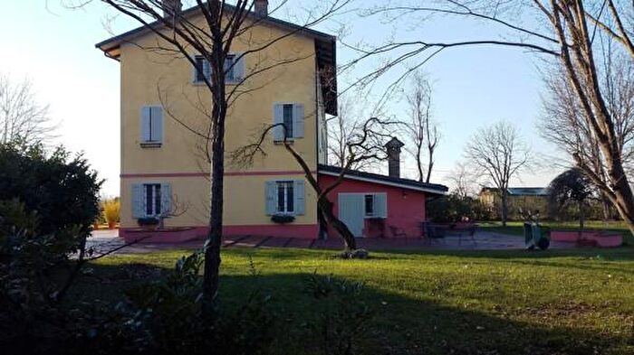 Casa con 6 locali in vendita in Strada Borelle, Modena