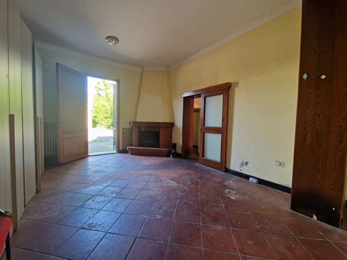 Casa quadrilocale in vendita in Via Fiora, Prato