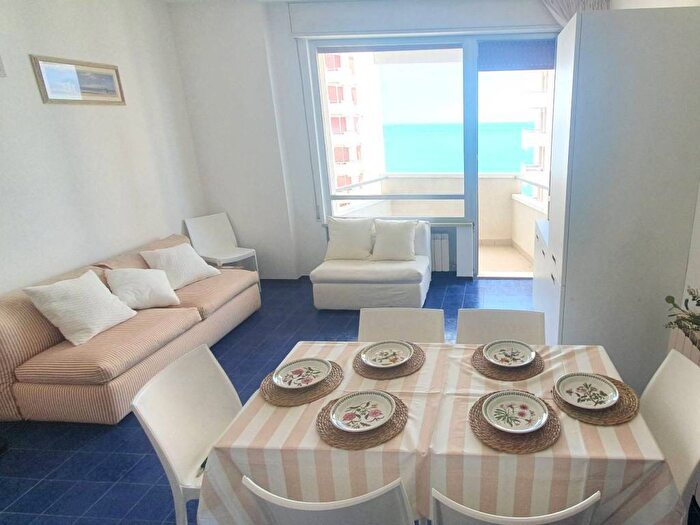 Appartamento trilocale in affitto in Via delle Rose, Centro, Misano Adriatico