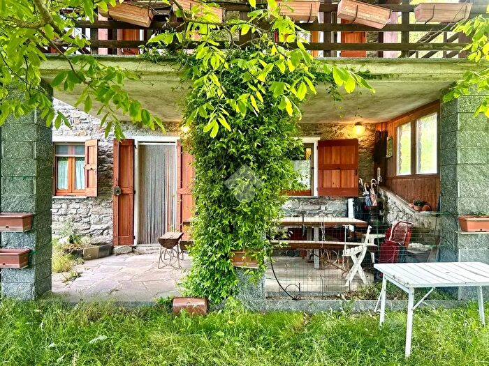 Casa trilocale in vendita in Via Monte Piazza, Livo