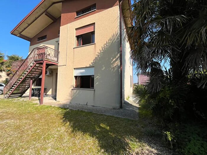 Casa con 5 locali in vendita in Via Ferrara, Camponogara
