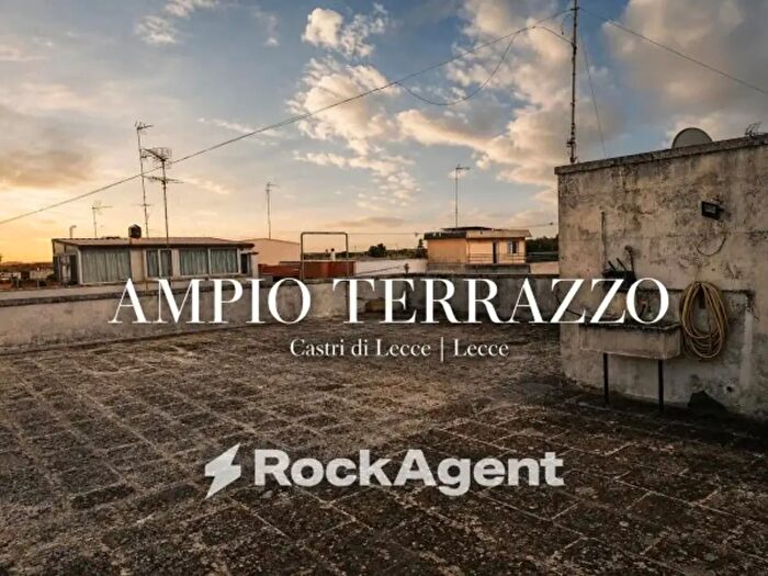 Appartamento con 6 locali in vendita in Via Papa Giovanni XXIII, Castri Di Lecce