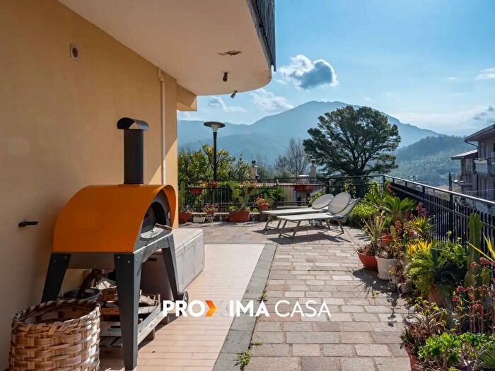 Casa con 6 locali in vendita in Via Pisacane Carlo, Baronissi