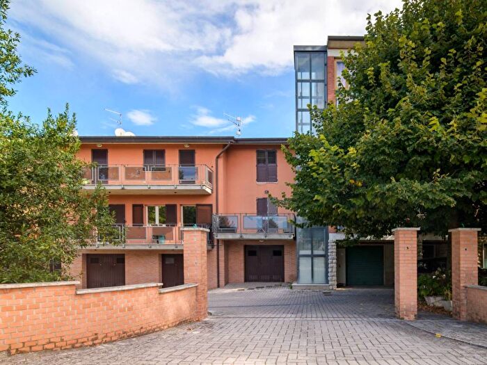 Appartamento trilocale in vendita in Via Madonna del Ponte, Centro, Gubbio