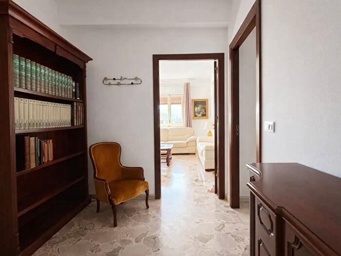 Appartamento con 5 locali in vendita in Via Alberto Verdinois, Palermo