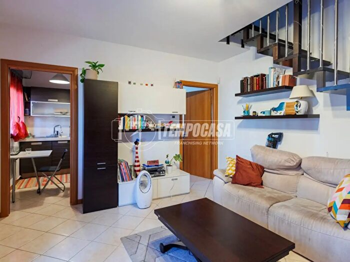 Appartamento trilocale in vendita in Via Madrid, Parma