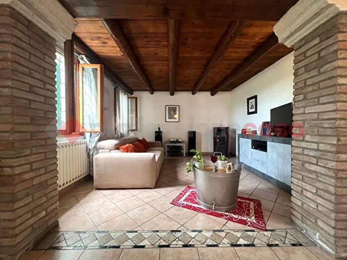 Casa con 5 locali in vendita in Via Roma, Salizzole