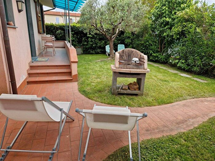 Casa quadrilocale in affitto in Via del Sale, Pietrasanta