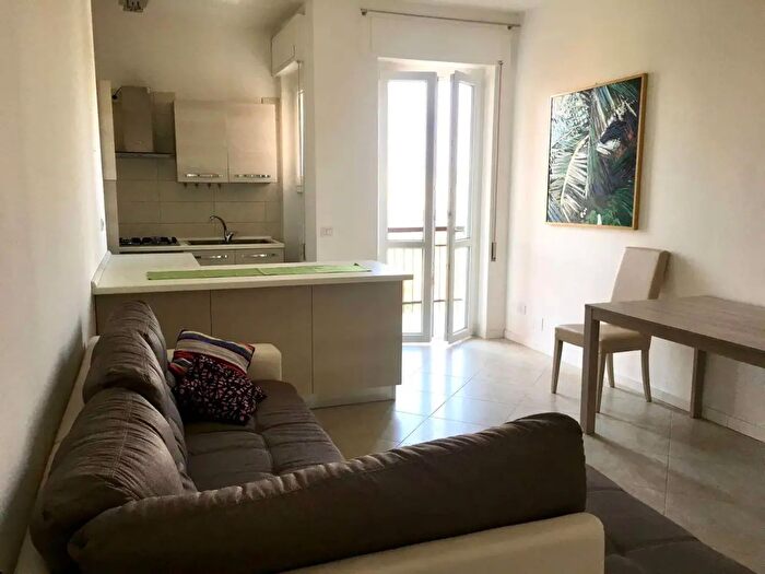 Appartamento trilocale in vendita in Via Marco dAgrate, Milano