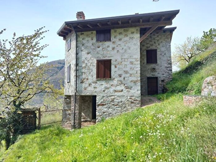 Casa con 5 locali in vendita in Berzo Demo