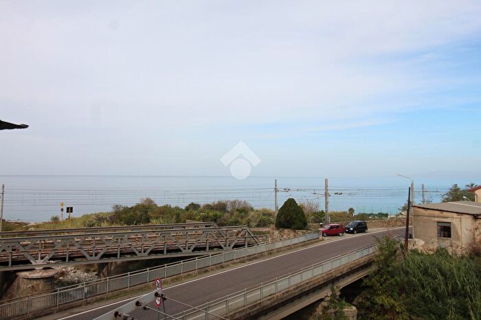 Casa con 5 locali in vendita in Via Aspromonte, Scilla