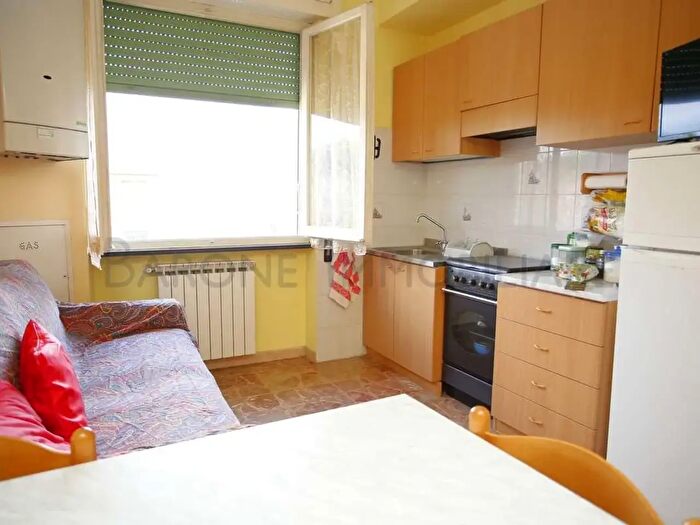 Appartamento bilocale in vendita in Via Pietrasanta, Massa