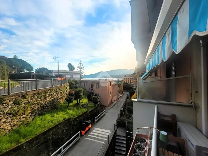 Appartamento trilocale in vendita in Via dei Pini, Rapallo