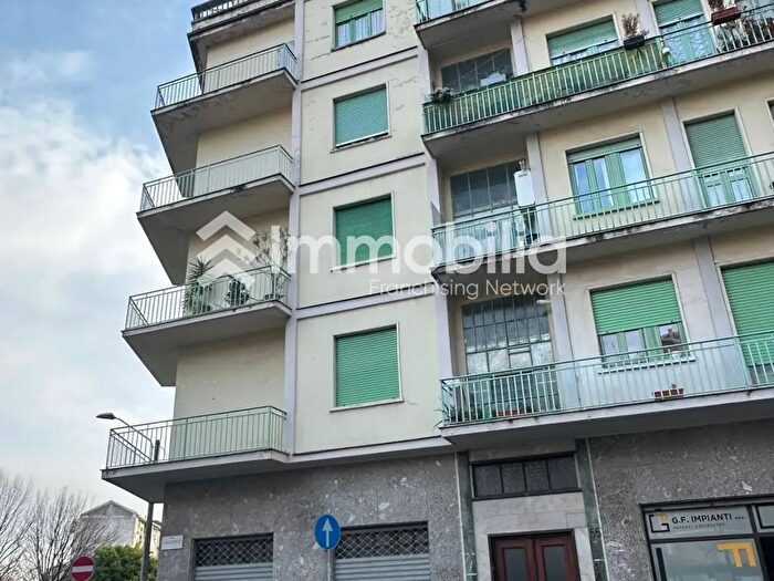 Appartamento trilocale in vendita in Via Osoppo, Torino