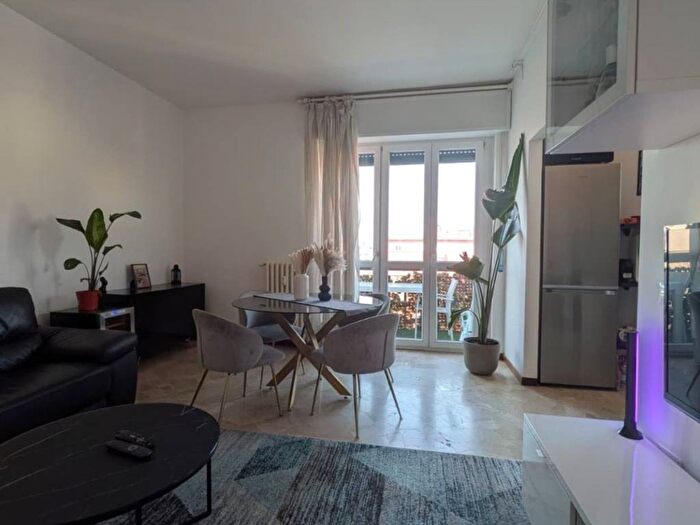 Appartamento trilocale in affitto in Via Rodolfo Carabelli, Martini Insubria, Milano