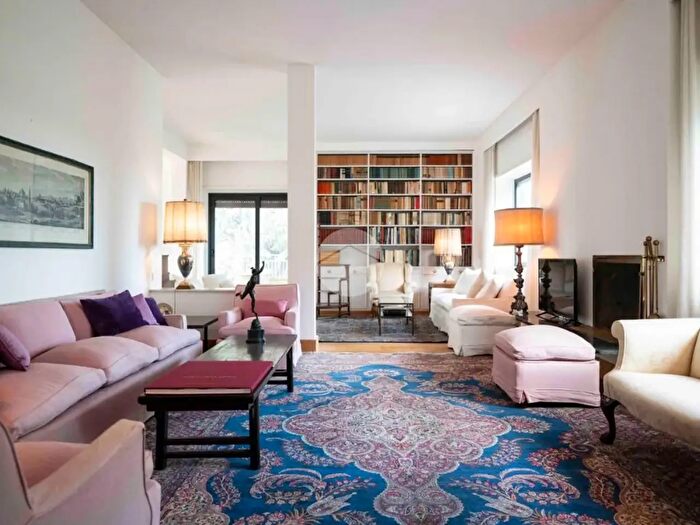 Appartamento con 6 locali in vendita in Via Vitellia, Roma