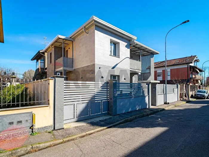 Appartamento monolocale in affitto in Via Monte Ceneri, Rho