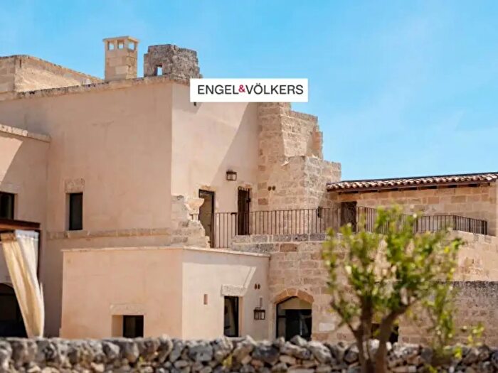 Casa con 6 locali in vendita in Strada Provinciale Lecce Torre Chianca, Lecce