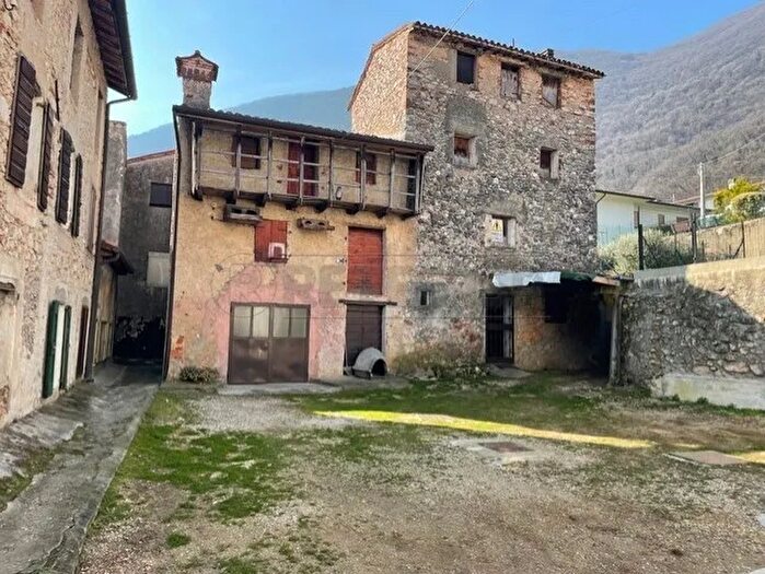 Casa con 5 locali in vendita in Bassano Del Grappa