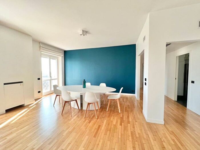 Appartamento con 6 locali in affitto in Viale Luigi Majno, Palestro, Milano