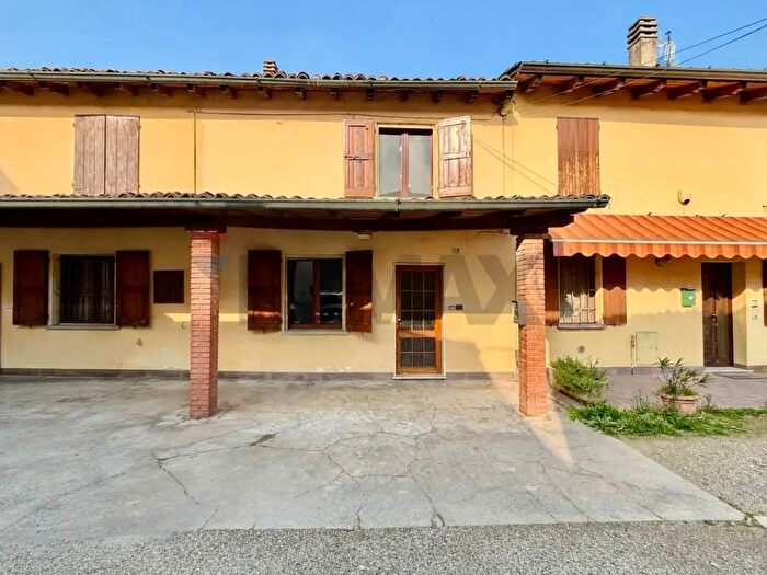 Casa trilocale in vendita in Vicolo Vittorio Alfieri, Corte De Frati