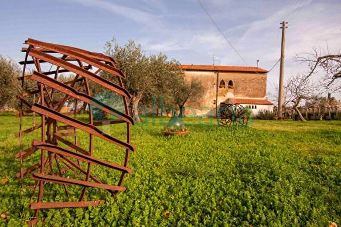 Casa con 6 locali in vendita in Scarlino