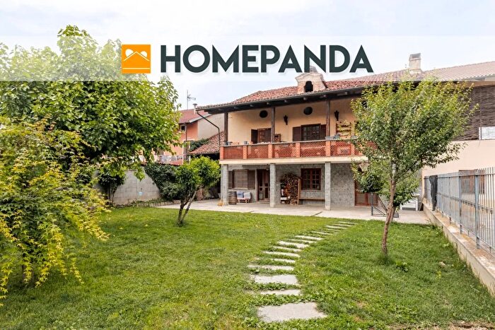 Casa con 5 locali in vendita in Vicolo Teologo Fiore, Carmagnola