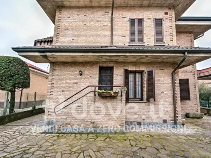 Casa con 6 locali in vendita in Via per Binzago, Desio