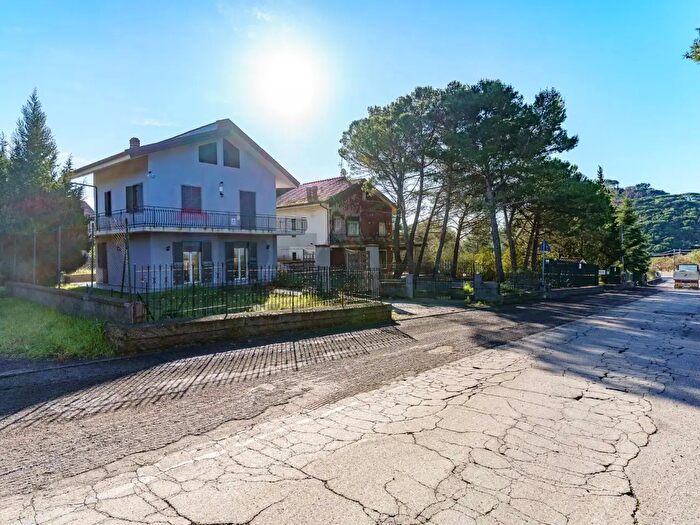 Casa con 5 locali in vendita in Nicolosi