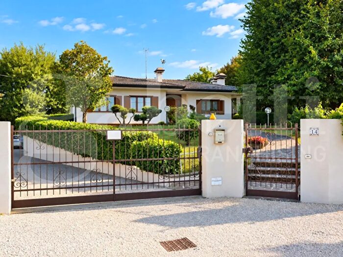 Casa con 8 locali in vendita in Via Umberto Grandis, Cinto Caomaggiore