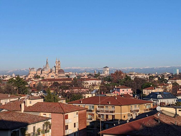 Appartamento trilocale in affitto in Santa Rita, Padova